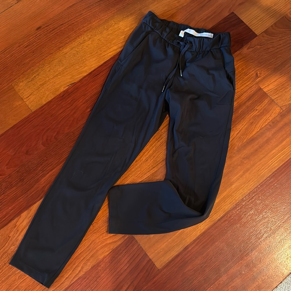 Black Lululemon Athletica On The Fly Pants size 2